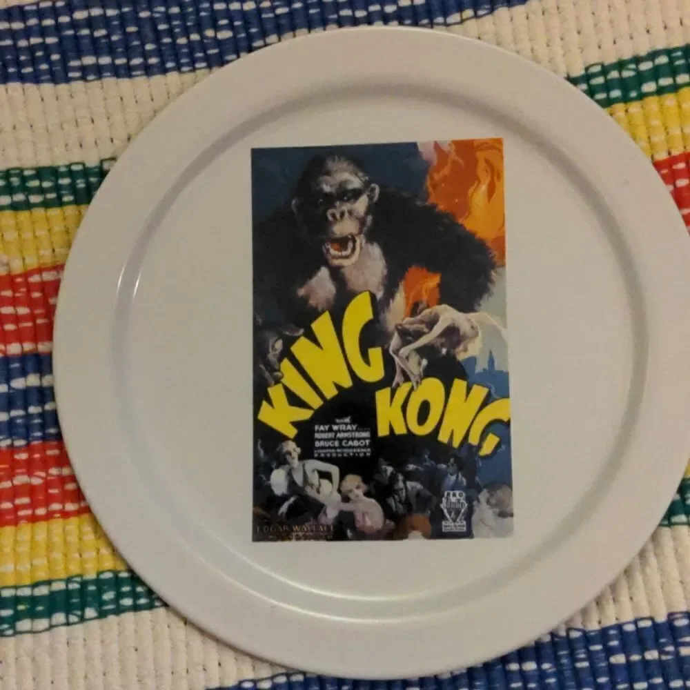 🤩 Pottery Barn movie plates 🤩2 for $20‎
